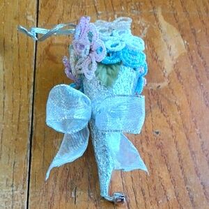 Avon Silver and Pastel Beaded Flowers in Basket Ornament Keepsake 6"